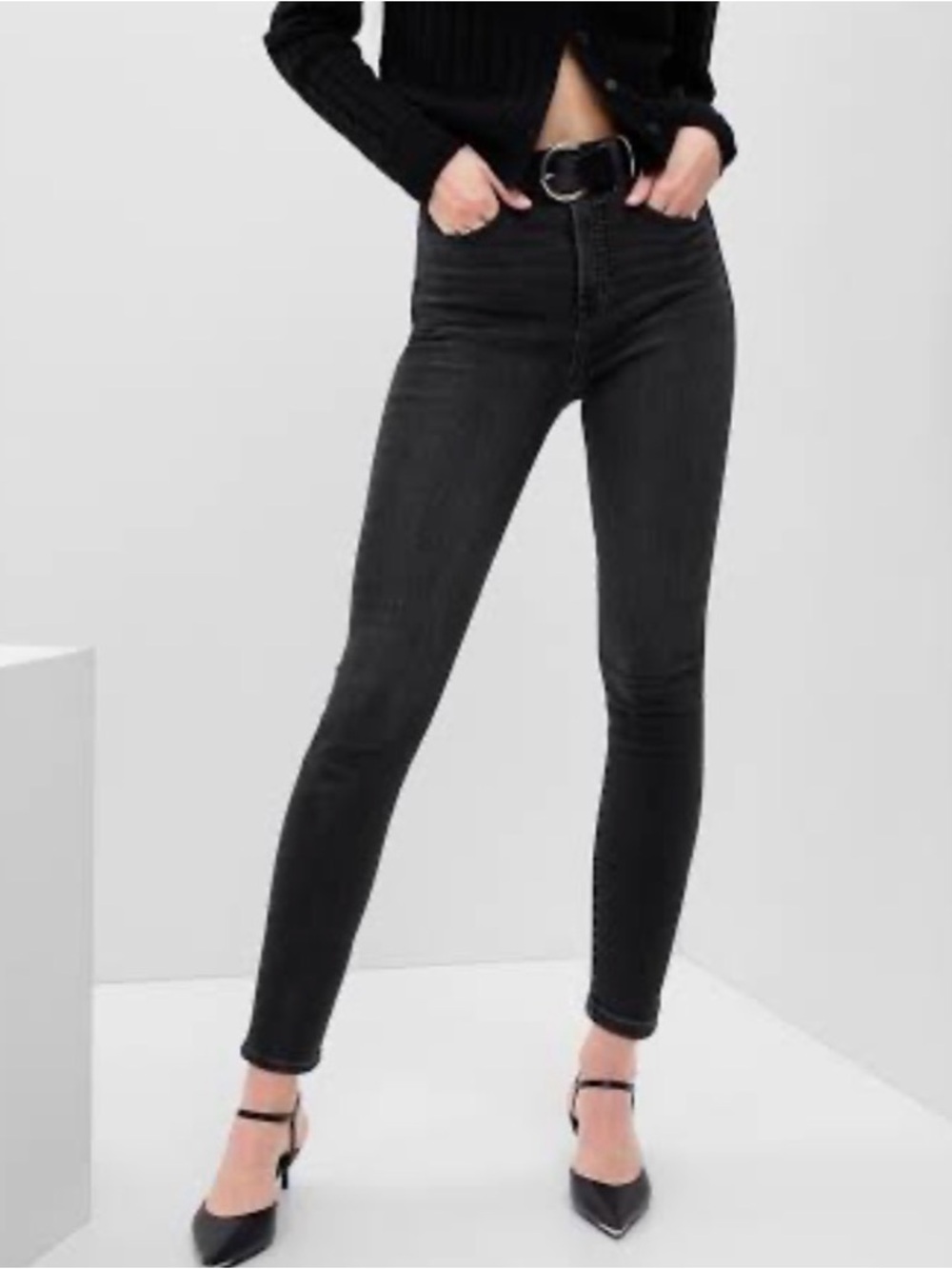 GAP Black Skinny Jeans with Classic Five-Pocket Design 381